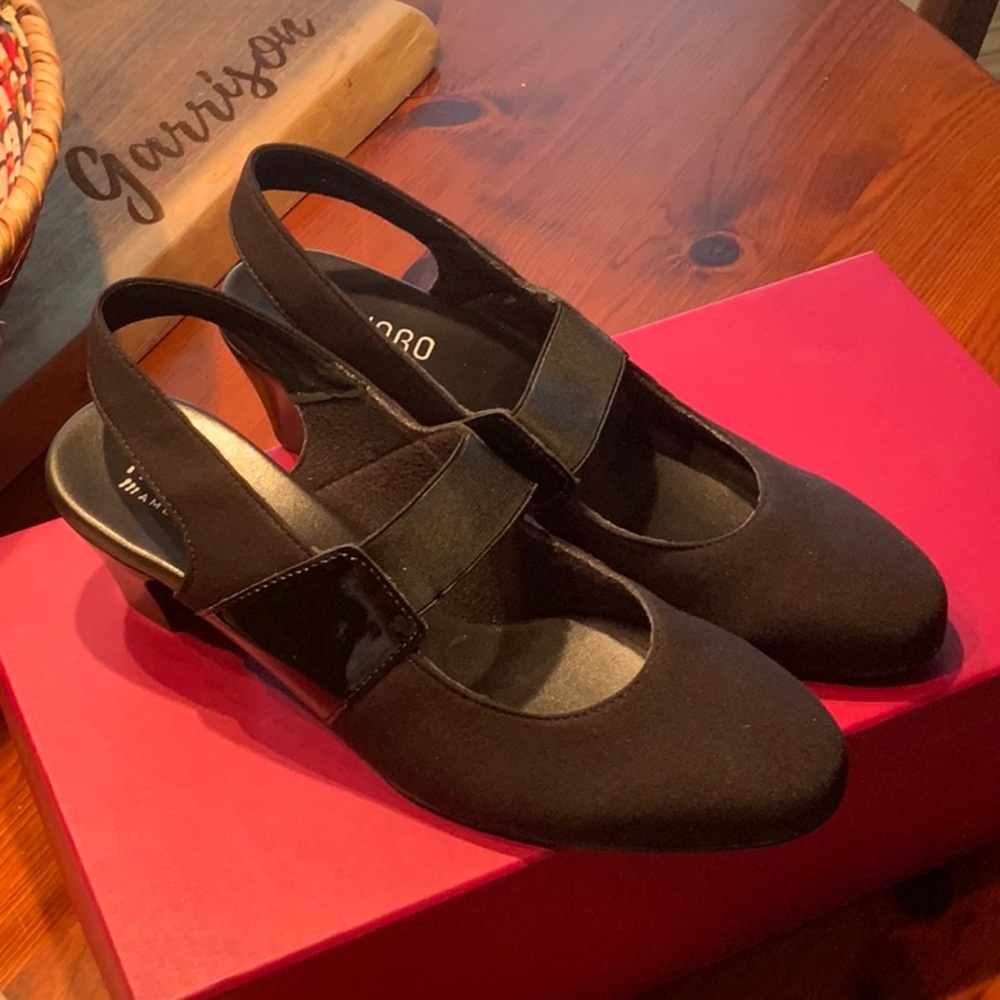 Munro Slingback Pumps- ELLA--7- NIB